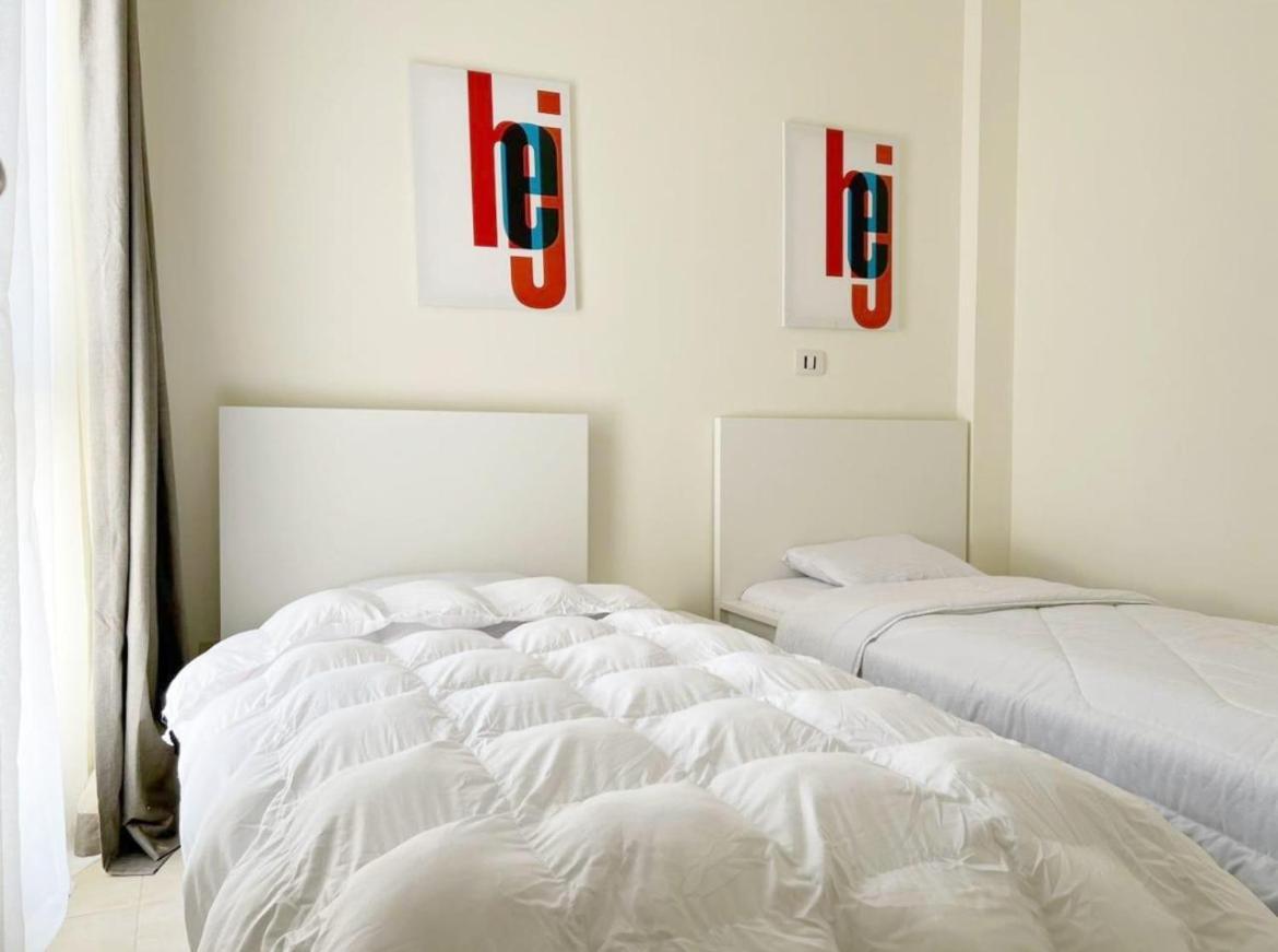 Cozy White Bear * Le Caire